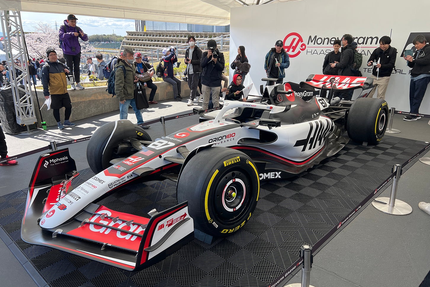 場内にはF1マシーンの展示も