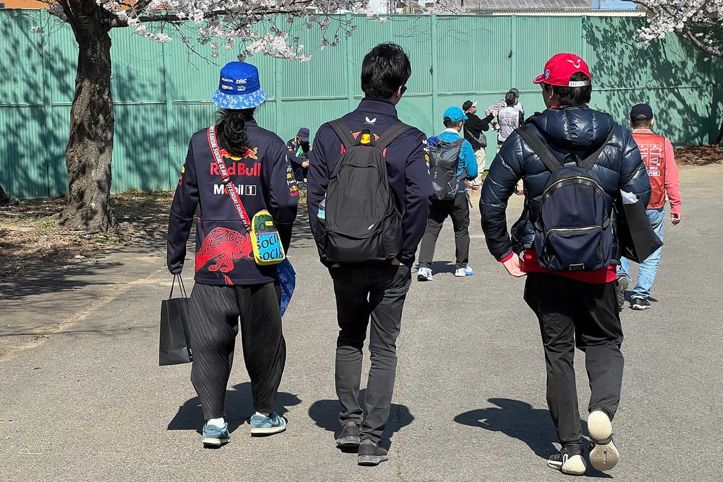 若いモータスポーツファンの姿も多く見かけた