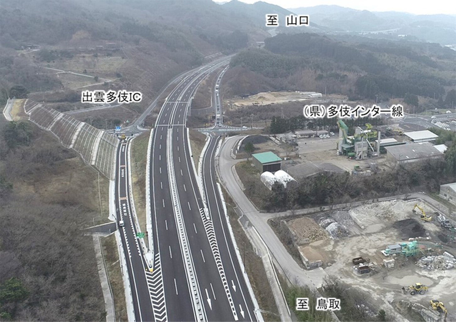 山陰道 出雲多伎IC付近の様子。