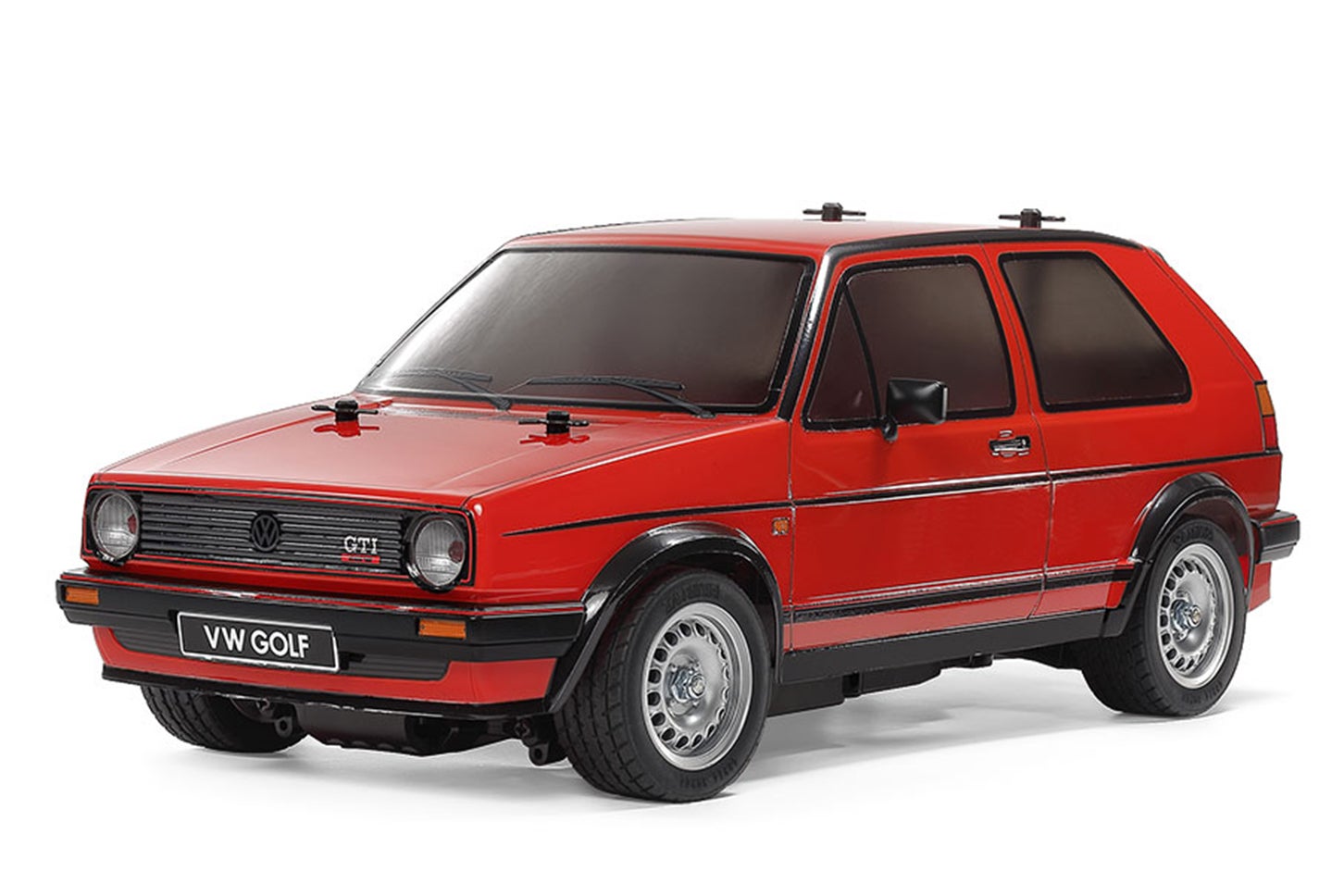 タミヤ1/10電動RCカーシリーズNo.748「フォルクスワーゲン ゴルフⅡ GTI 16V」。ボディは塗装済み、ホイールアーチのカット、ボディキャッチの穴開け加工済み。写真はキットを組み立てた状態。(C)TAMIYA,INC.ALL RIGHTS RESERVED.