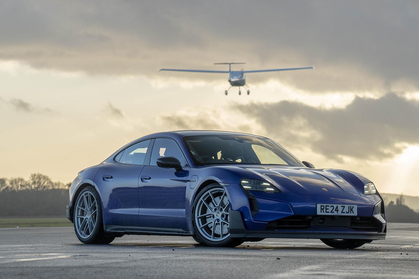 ポルシェ・タイカン ターボGT vs. 電動飛行機｜Porsche Taycan Turbo GT vs. Electric Aircraft