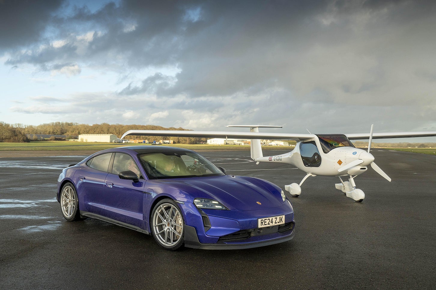 ポルシェ・タイカン ターボGT vs. 電動飛行機｜Porsche Taycan Turbo GT vs. Electric Aircraft
