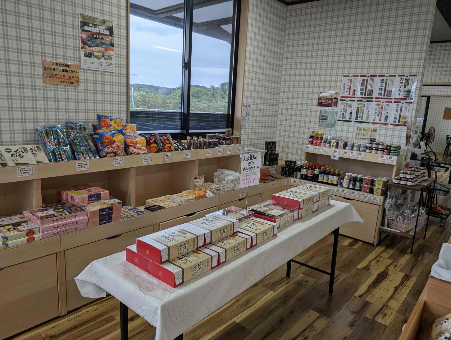 「RVパーク オアシスB&B」では、お弁当や産直品、お土産などが販売されている。