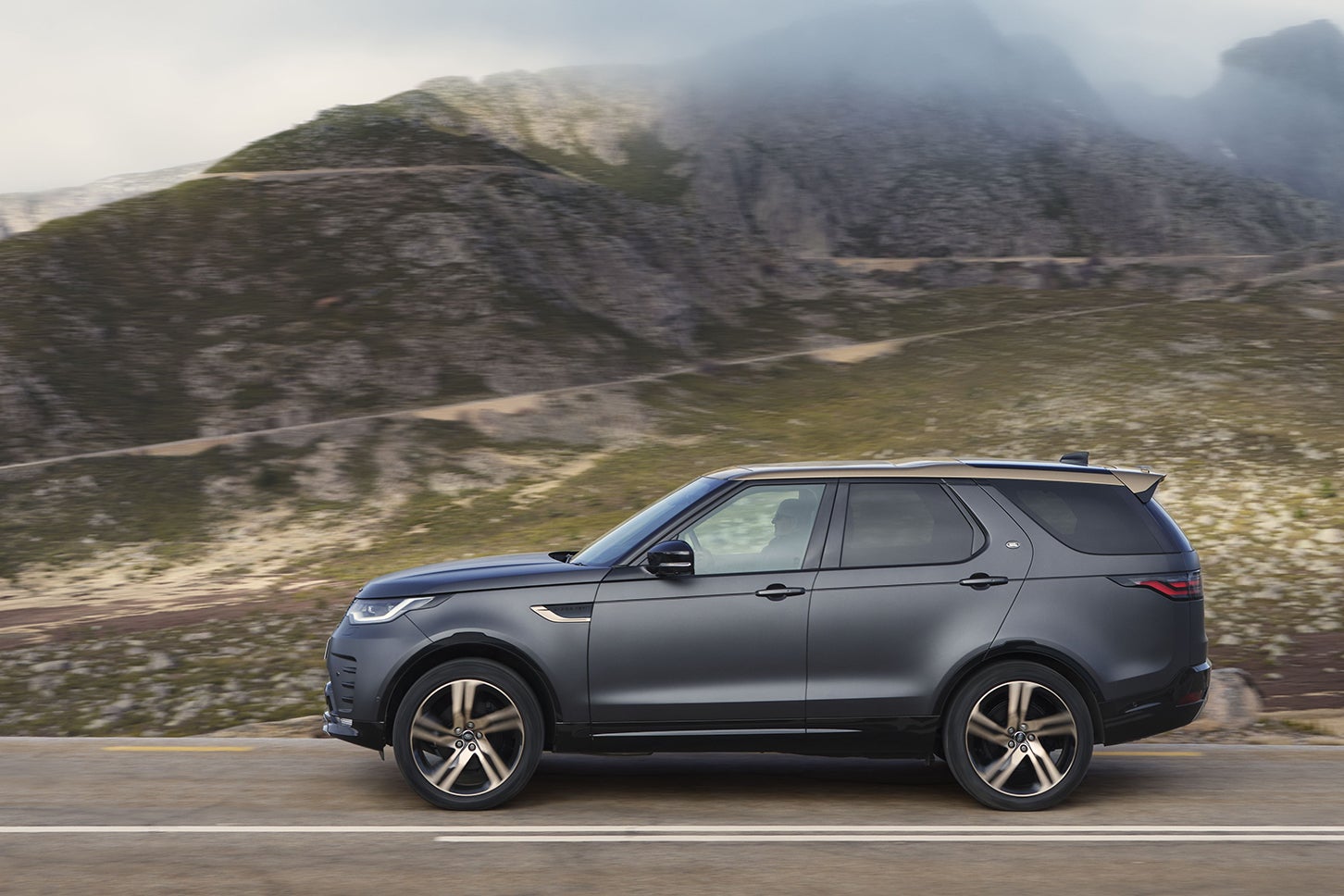 ランドローバー・ディスカバリー テンペスト・キュレーテッド・フォー・ジャパン｜Land Rover Discovery Tempest Curated for Japan