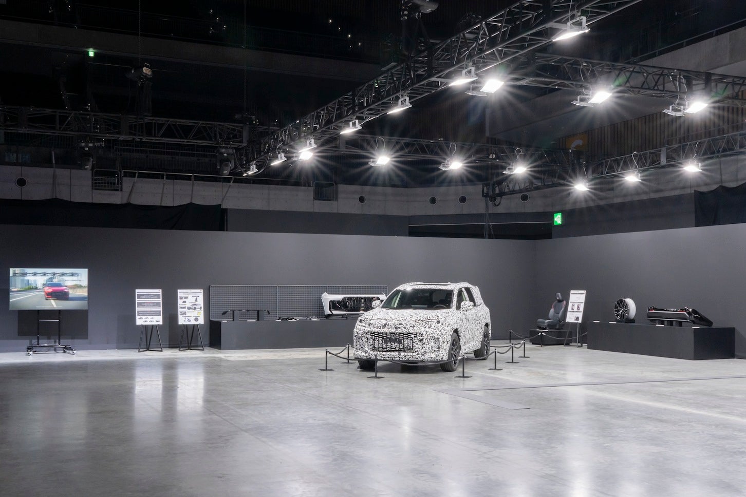 トヨタRAV4ワールドプレミア会場の様子