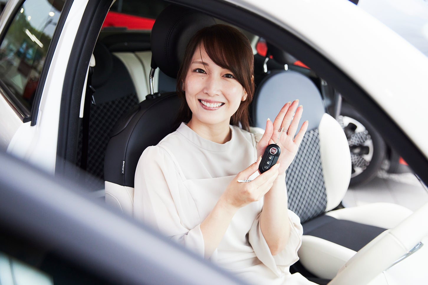 次回は深山幸代さんが、はじめてのイタ車、フィアット500Cで路上デビュー