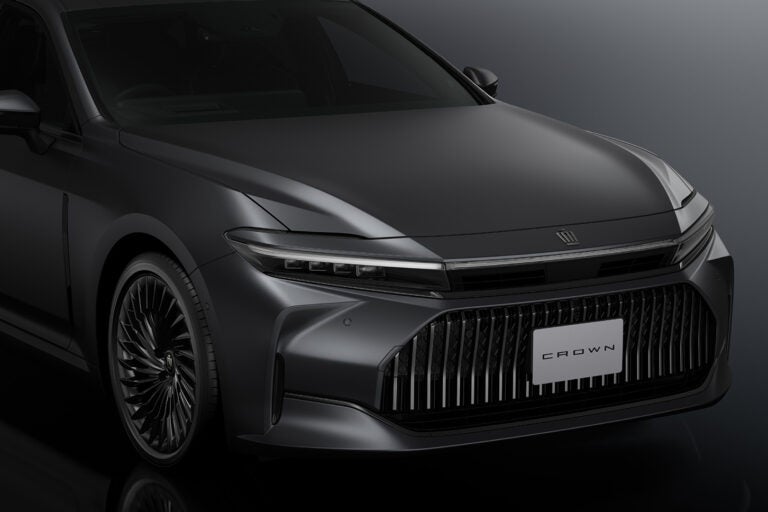 トヨタ・クラウン セダンZ“THE LIMITED-MATTE METAL”｜特別設定色 マットメタル