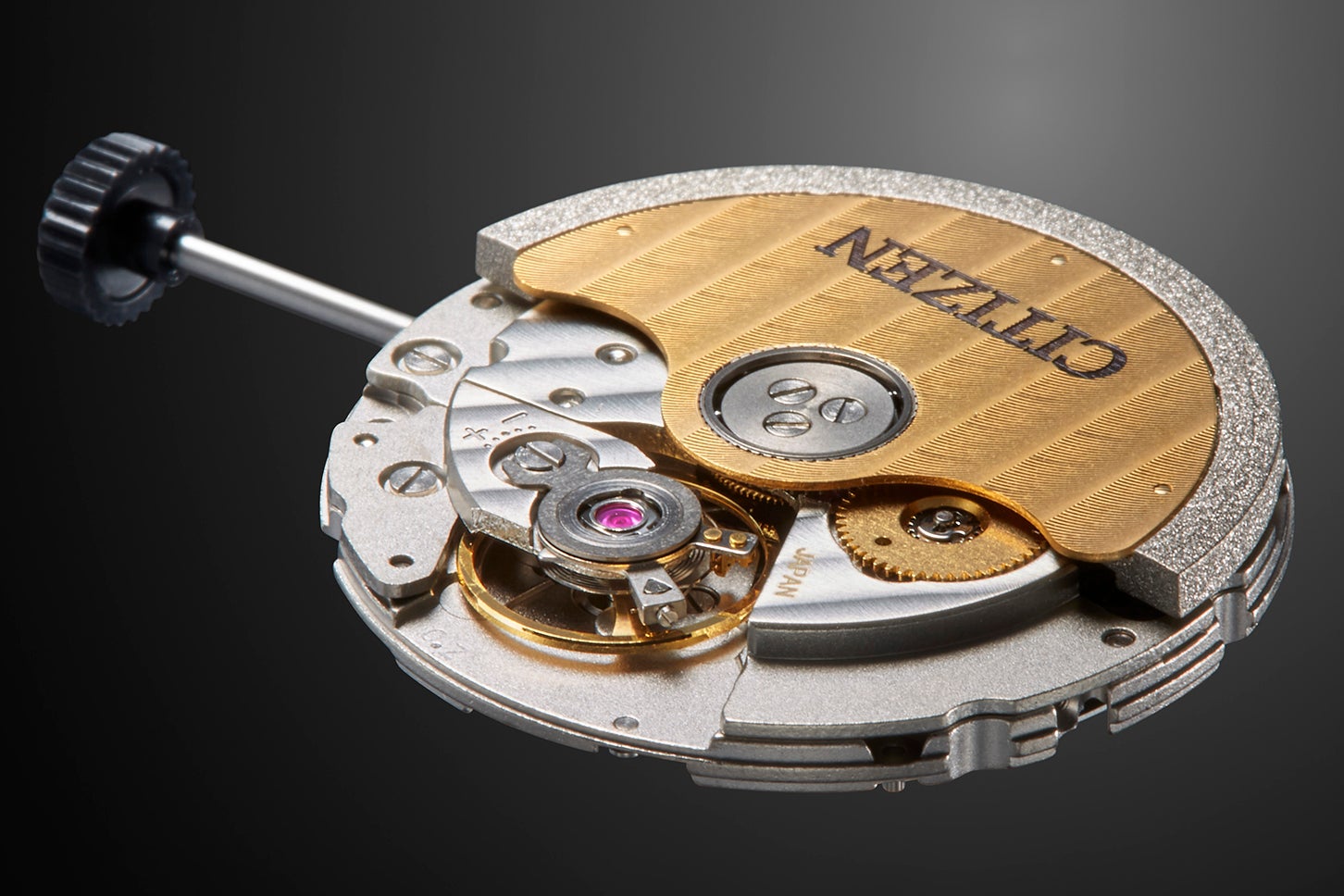 シチズン「シリーズ8」とアバルトのコラボレーションモデルが登場! 日本とイタリアの情熱がパフォーマンスを創造する