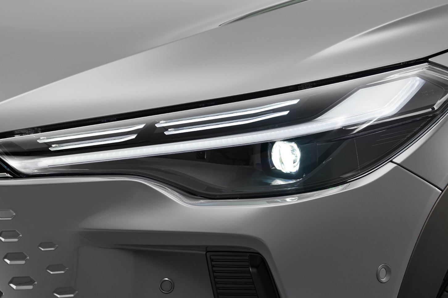 トヨタ・カローラ クロス｜Bi-Beam LEDヘッドランプ＋LEDターンランプ＋LEDクリアランスランプ＆LEDデイタイムランニングランプ