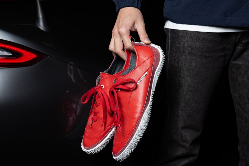 マツダ ロードスターがスニーカーになった！ 地元広島「スピングル」と