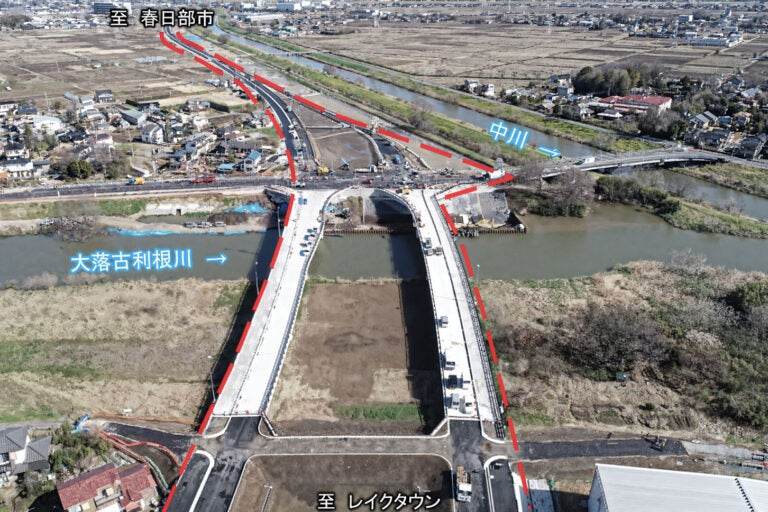 東埼玉道路の越谷市増森～松伏町下赤岩付近の様子。