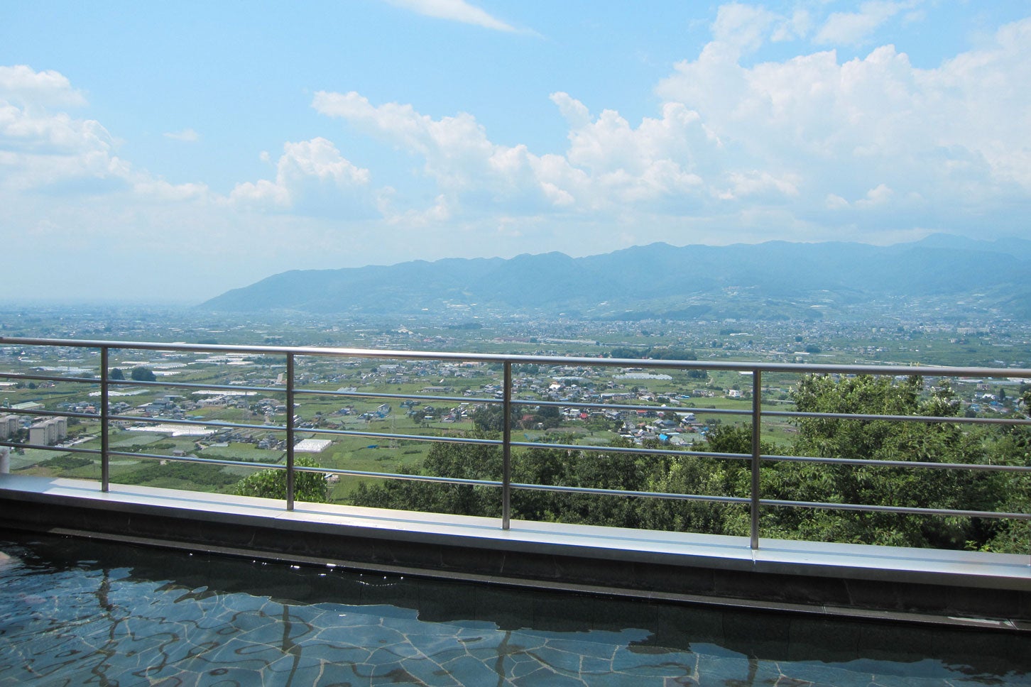 絶景展望風呂「天空の湯」からの眺望。