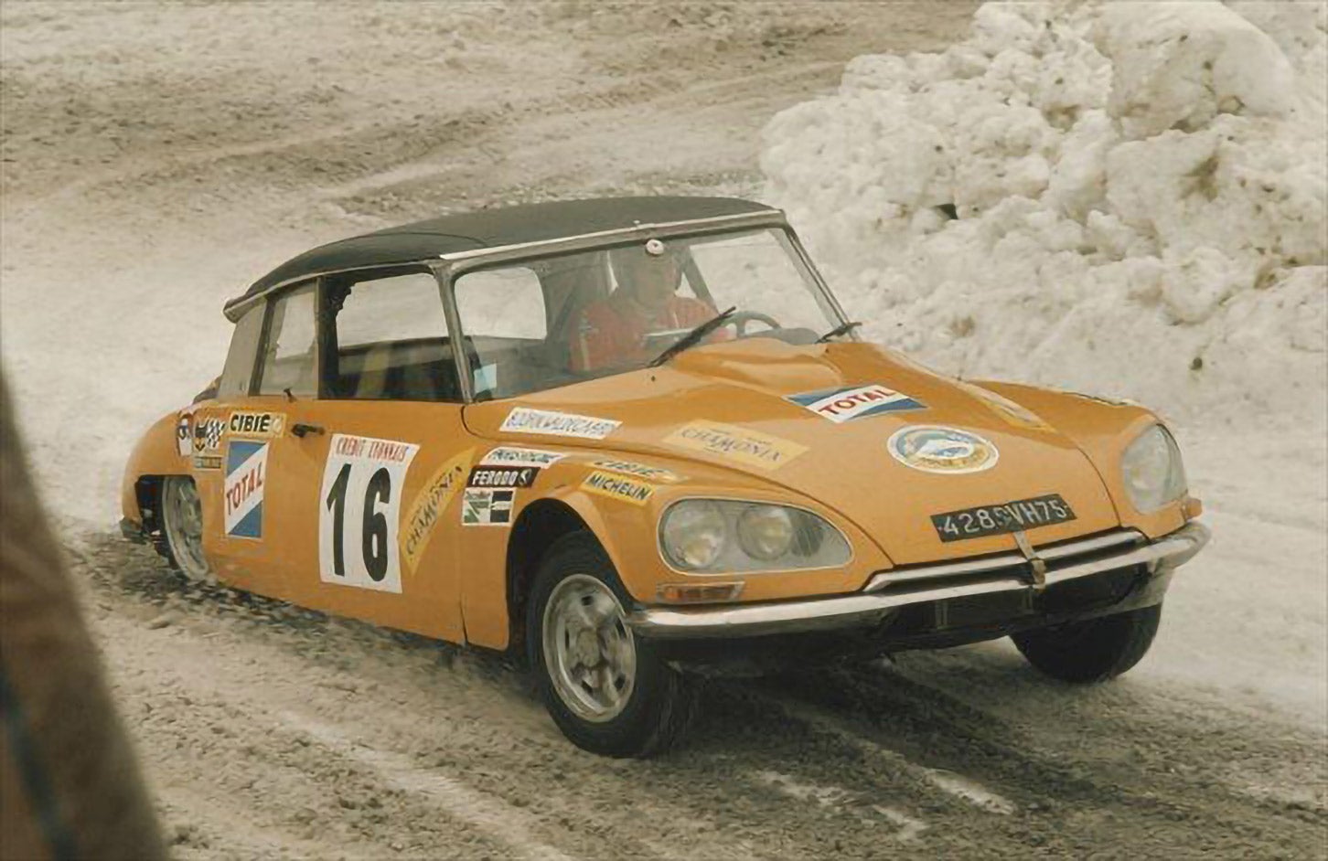ラリーでも、DSは活躍した。((c) CITROËN COMMUNICATION / JEAN PEYRINET)