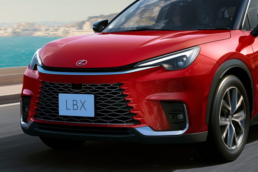 250515-lexus-lbx-active-thumb-
