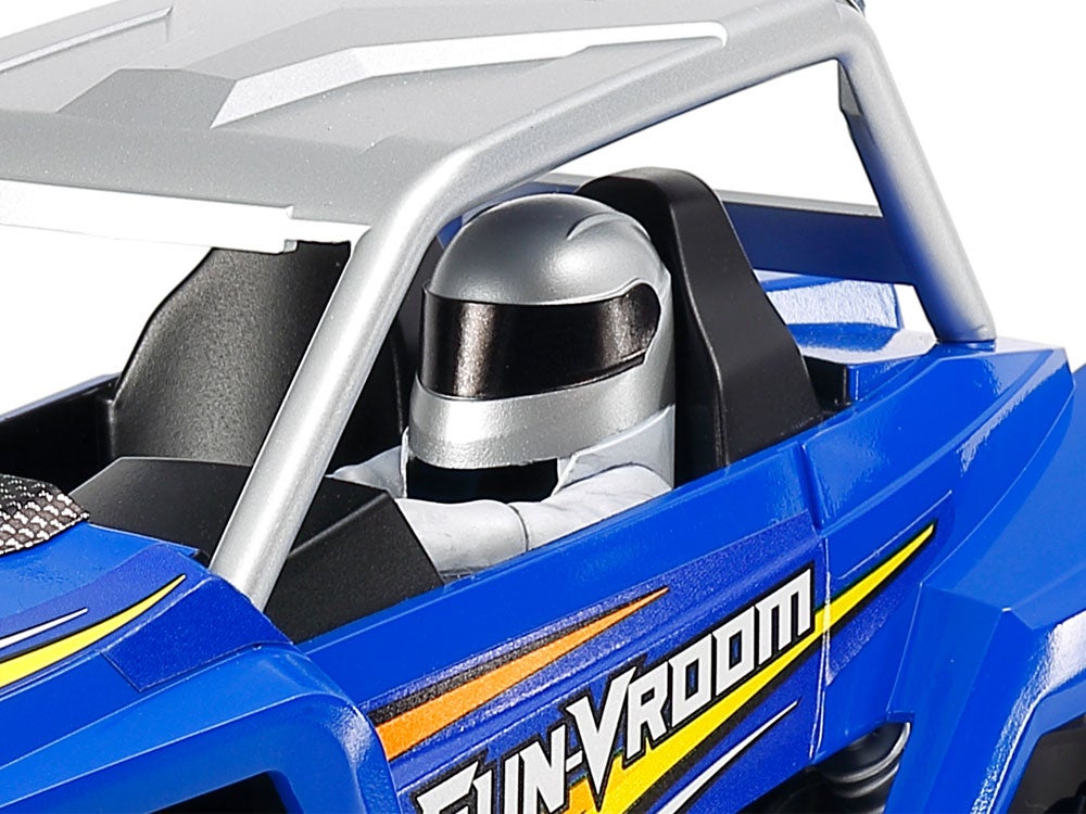 コクピットにはフルフェイスのヘルメットを被ったドライバー人形をセット。