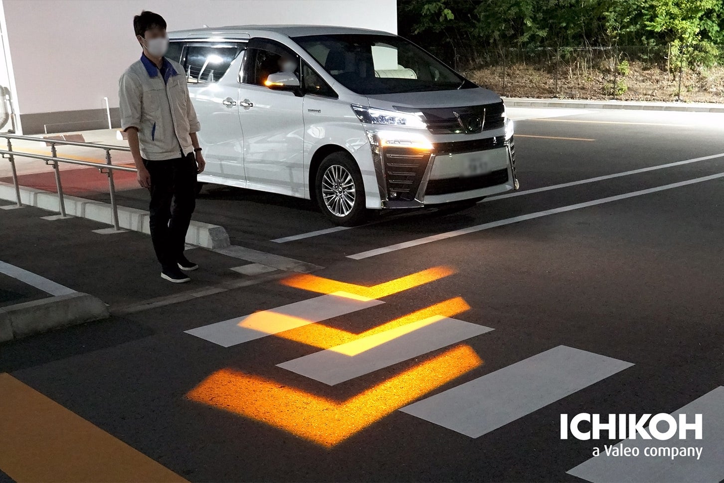 「路面描画プロジェクションランプ」イメージ。画像=市光工業