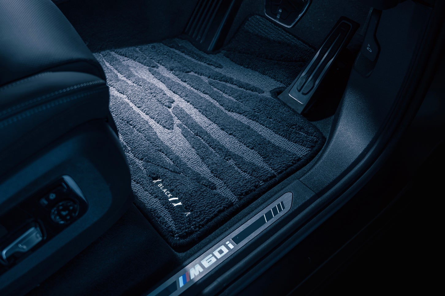 BMW X7ブラックアルファ|BMW X7 BLACK-α