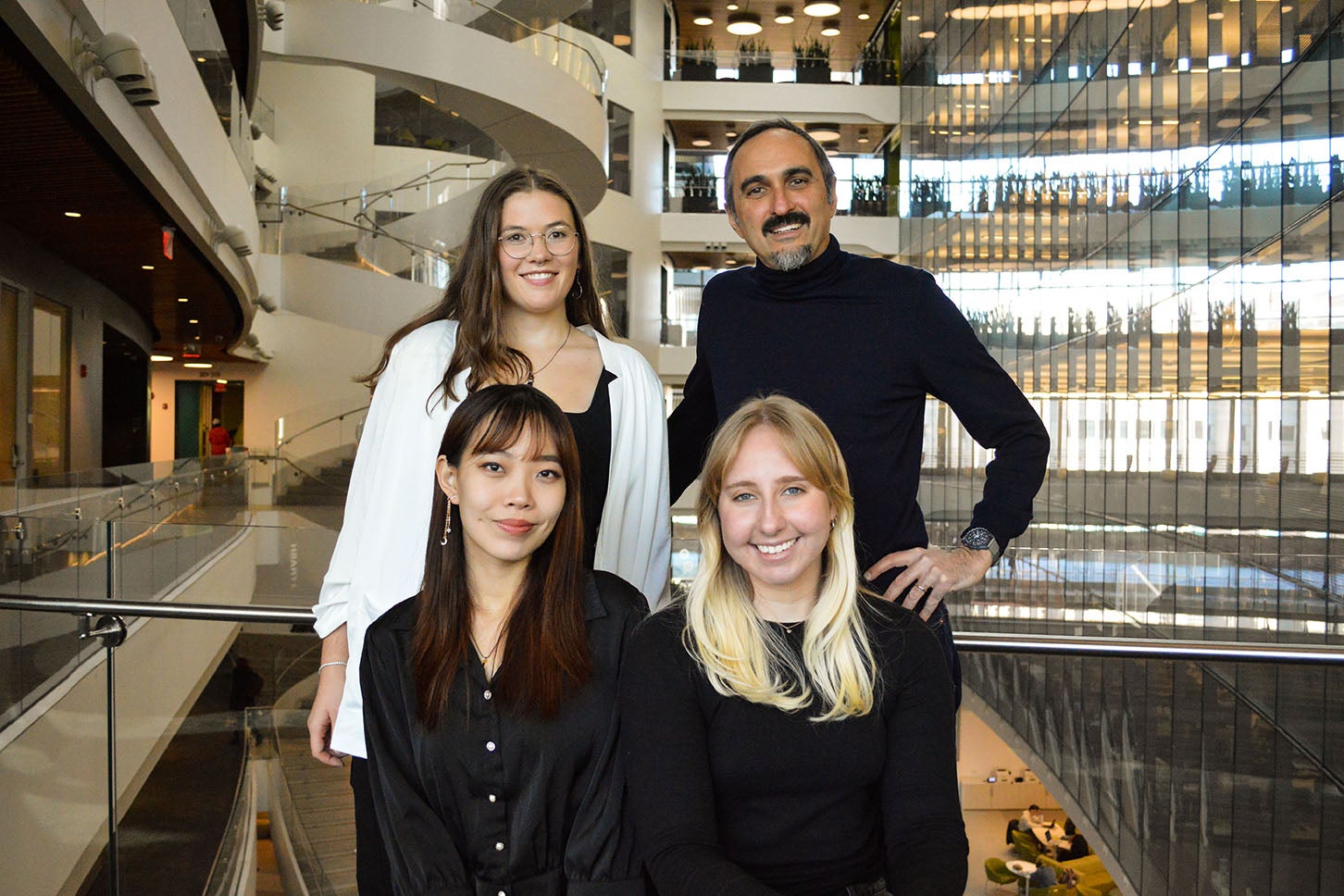 【レクサス×ミラノ・デザインウィーク2025】ノースイースタン大学のクロエ・ブロック、パオロ・チュッカレッリ、ジャスミン・イミン・サン、エリザベス・マキャフリーの各氏。Photo : LEXUS