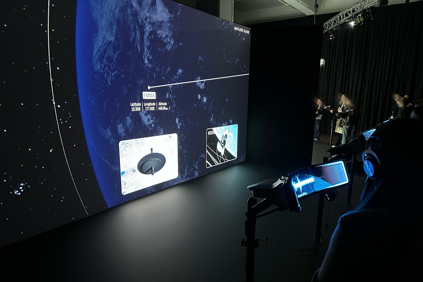 【レクサス×ミラノ・デザインウィーク2025】衛星の形状はレクサスのラジエターグリルの形状「スピンドル(紡錘)」に範をとったという。