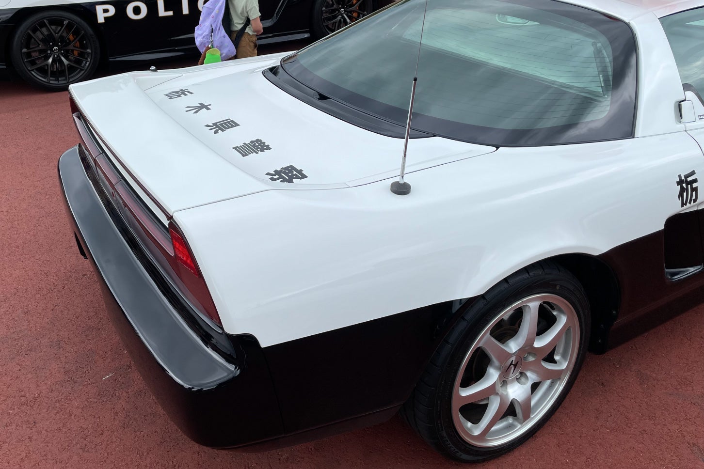 モビリティリゾートもてぎに展示された「ホンダ・NSX（NA2型）」のパトカー。