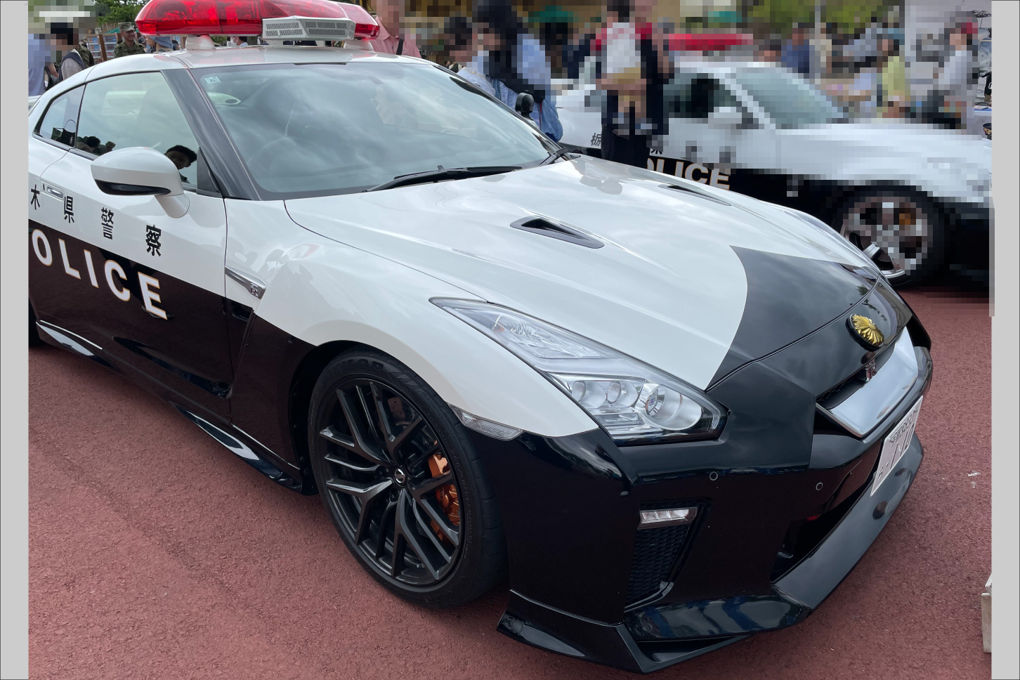 モビリティリゾートもてぎに展示された「日産・GT-R（R35型）」のパトカー。