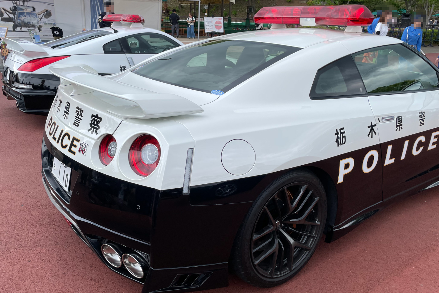 モビリティリゾートもてぎに展示された「日産・GT-R（R35型）」のパトカー。