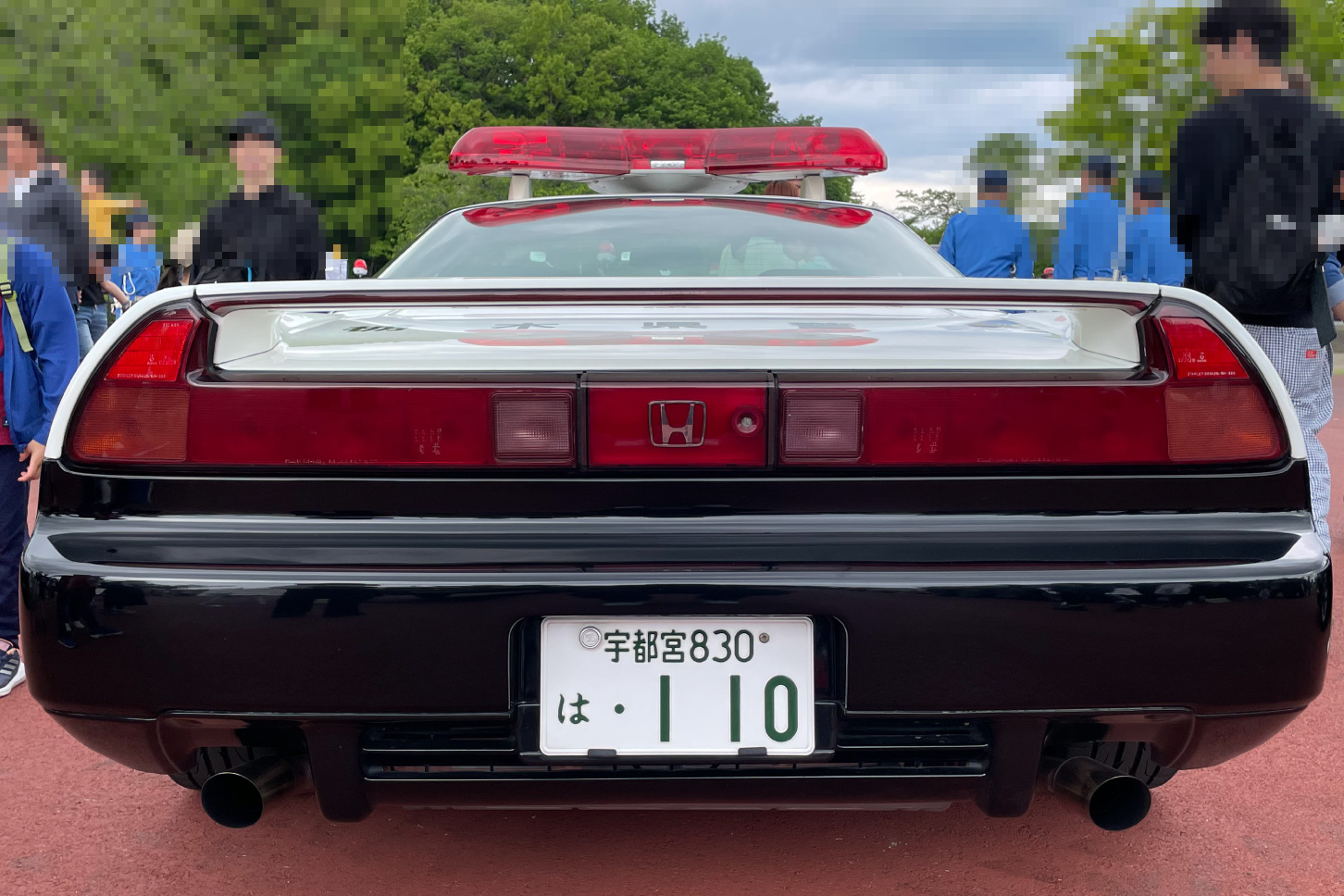 「ホンダ・NSX(NA2型)」をベースにしたパトカー。希望ナンバープレートが「110」になっているところもポイント。