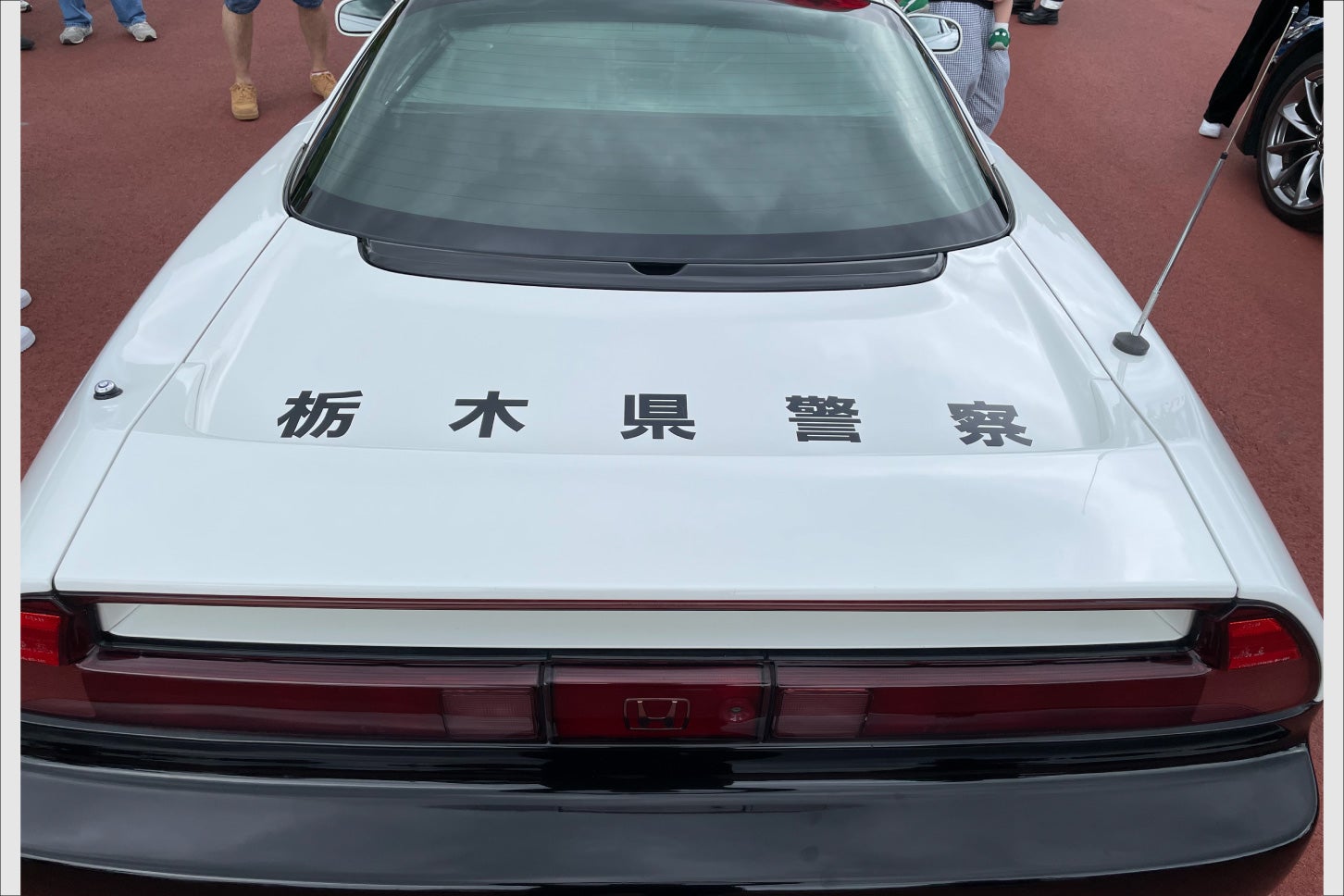 モビリティリゾートもてぎに展示された「ホンダ・NSX（NA2型）」のパトカー。