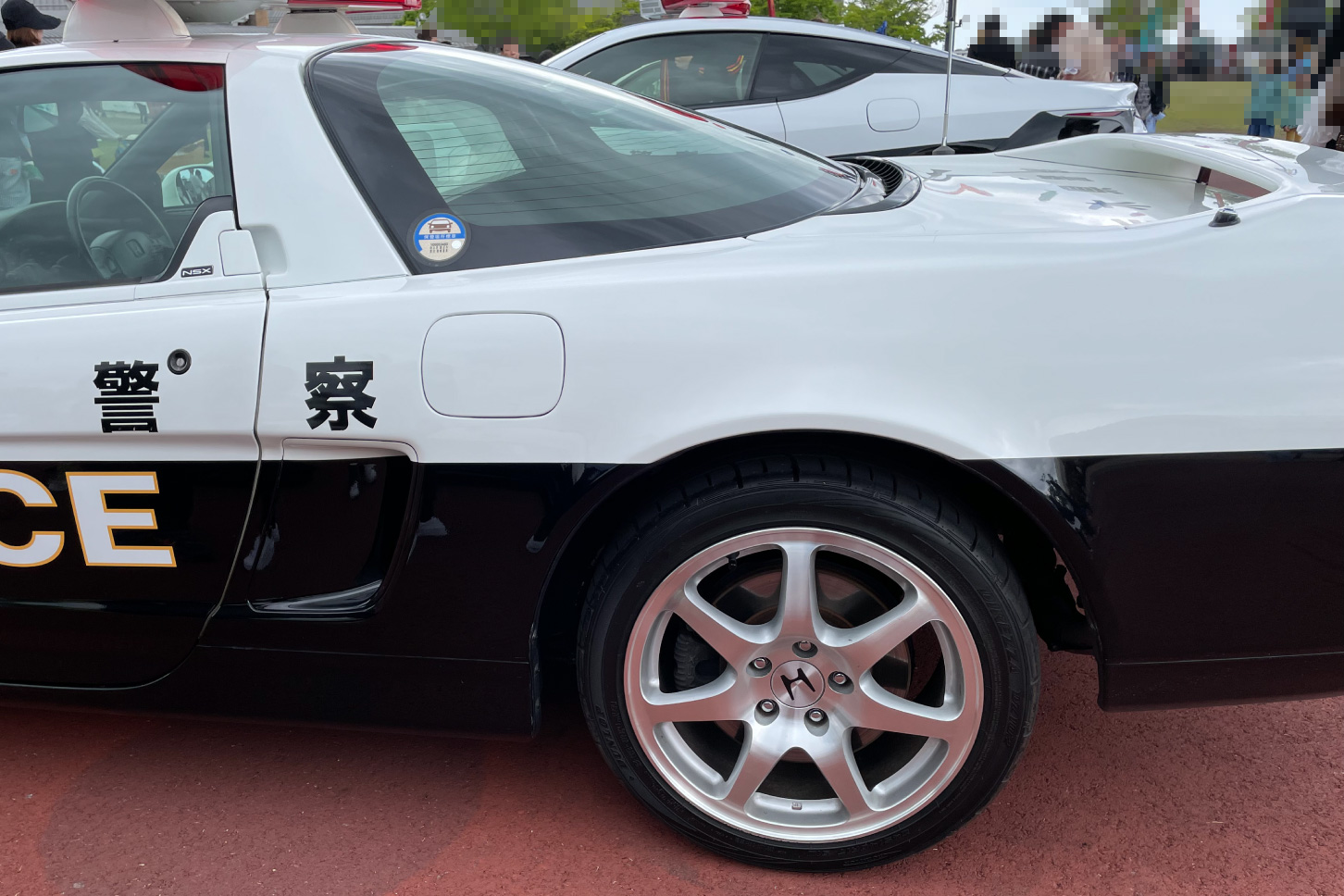 モビリティリゾートもてぎに展示された「ホンダ・NSX（NA2型）」のパトカー。