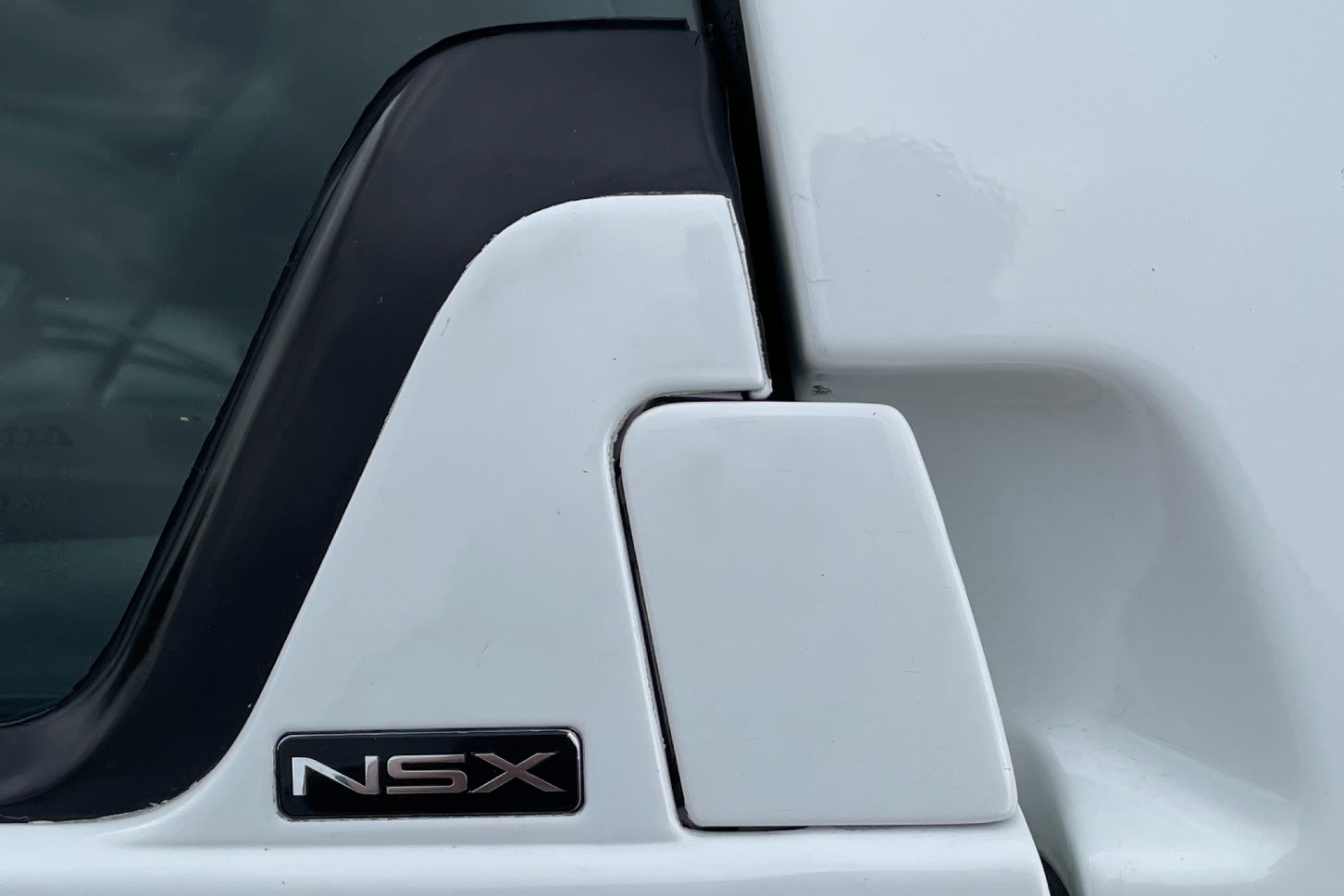 モビリティリゾートもてぎに展示された「ホンダ・NSX（NA2型）」のパトカー。