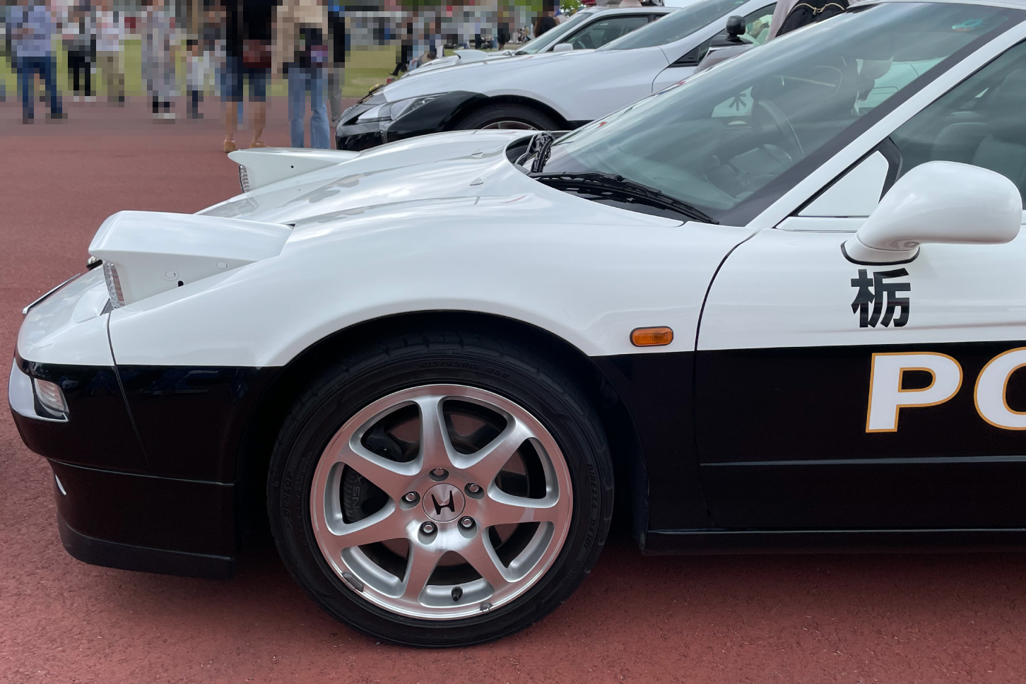 モビリティリゾートもてぎに展示された「ホンダ・NSX（NA2型）」のパトカー。