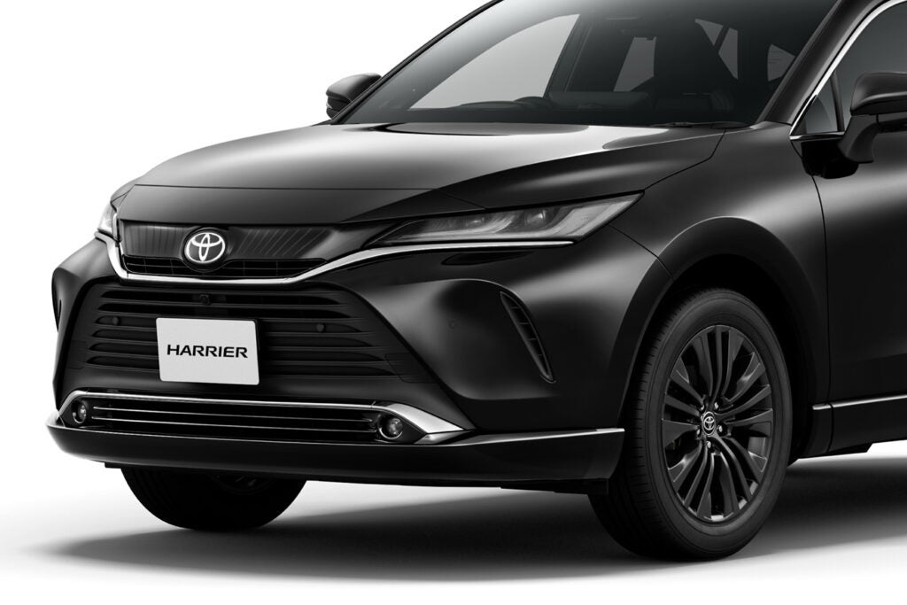 トヨタの新しい「ハリアー」はオールブラックがシャレてる！ 特別仕様