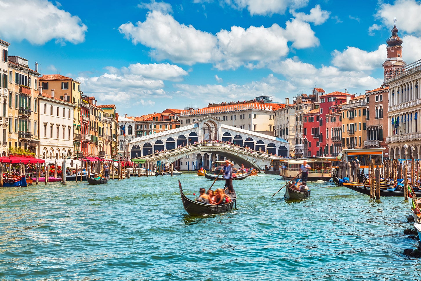 イタリアの魅力はクルマだけではない。歴史、芸術、色、ファッションなど、さまざまな切り口で会話のキャッチボールを楽しめ!