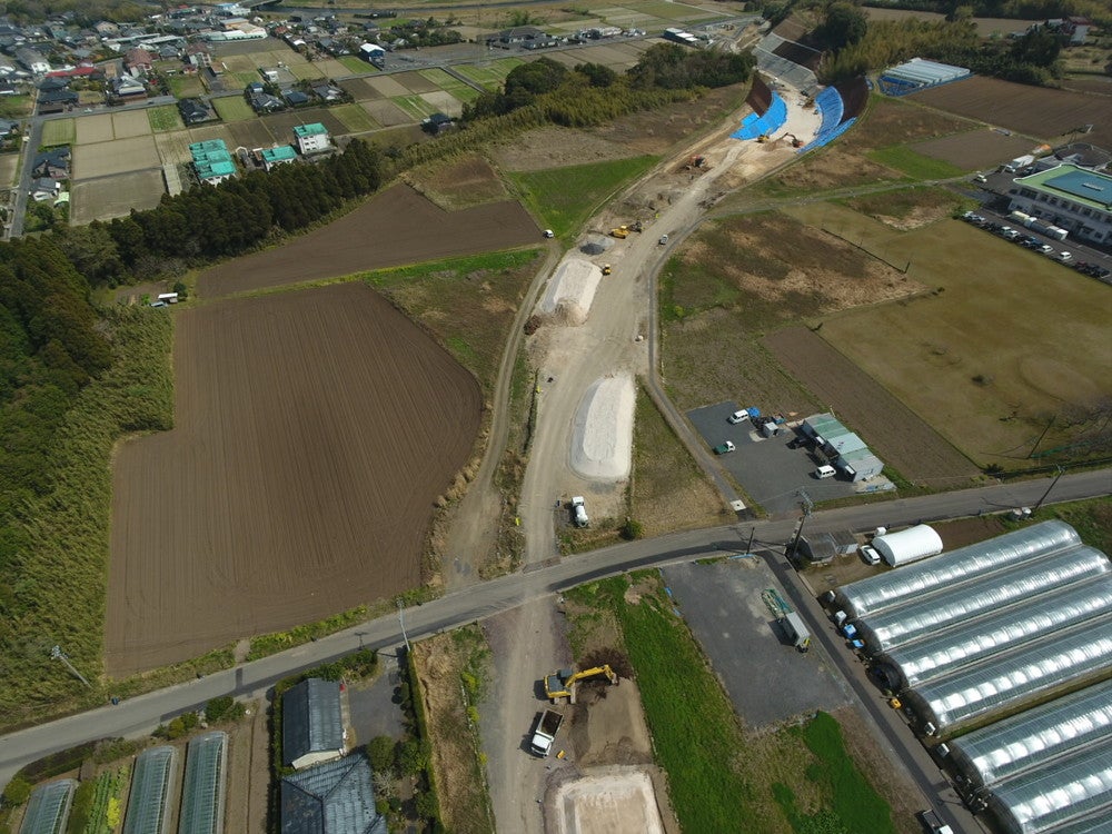吾平道路の工事状況。2025年5月撮影。