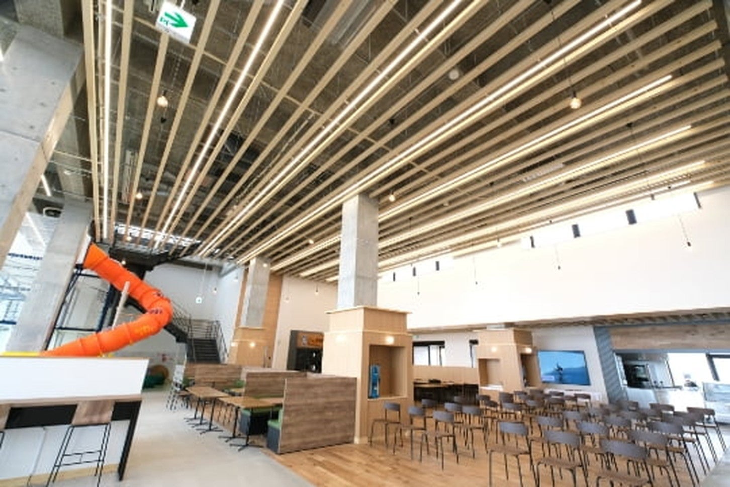 「道の駅しらぬか 恋問館」の飲食・休憩コーナー「あずましリビング」