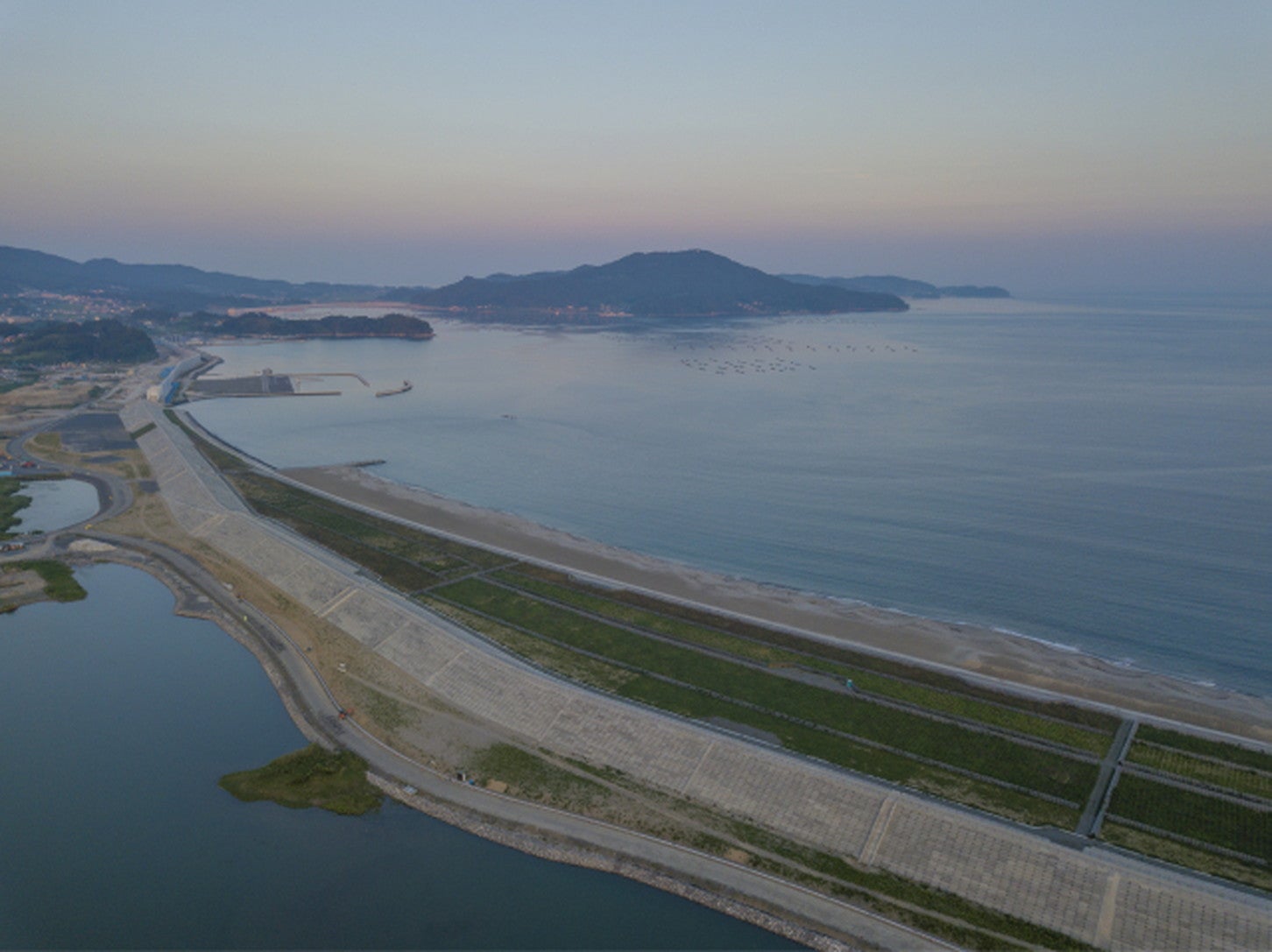 「RVパーク キャピタルホテル1000」の近隣には、美しい砂浜や広田湾の絶景が広がる。