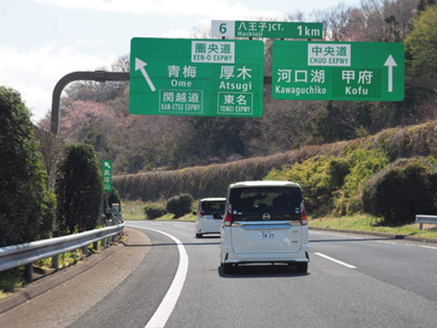 JAFユーザーテスト：高速道路では、内気循環で走行した車の二酸化炭素濃度が最大で4,520ppmとなった。