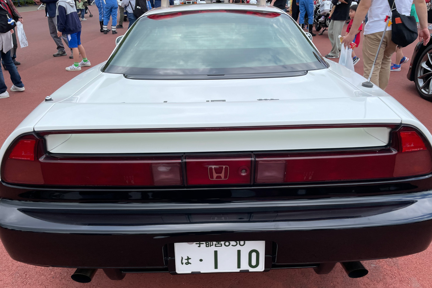 モビリティリゾートもてぎに展示された「ホンダ・NSX（NA2型）」のパトカー。