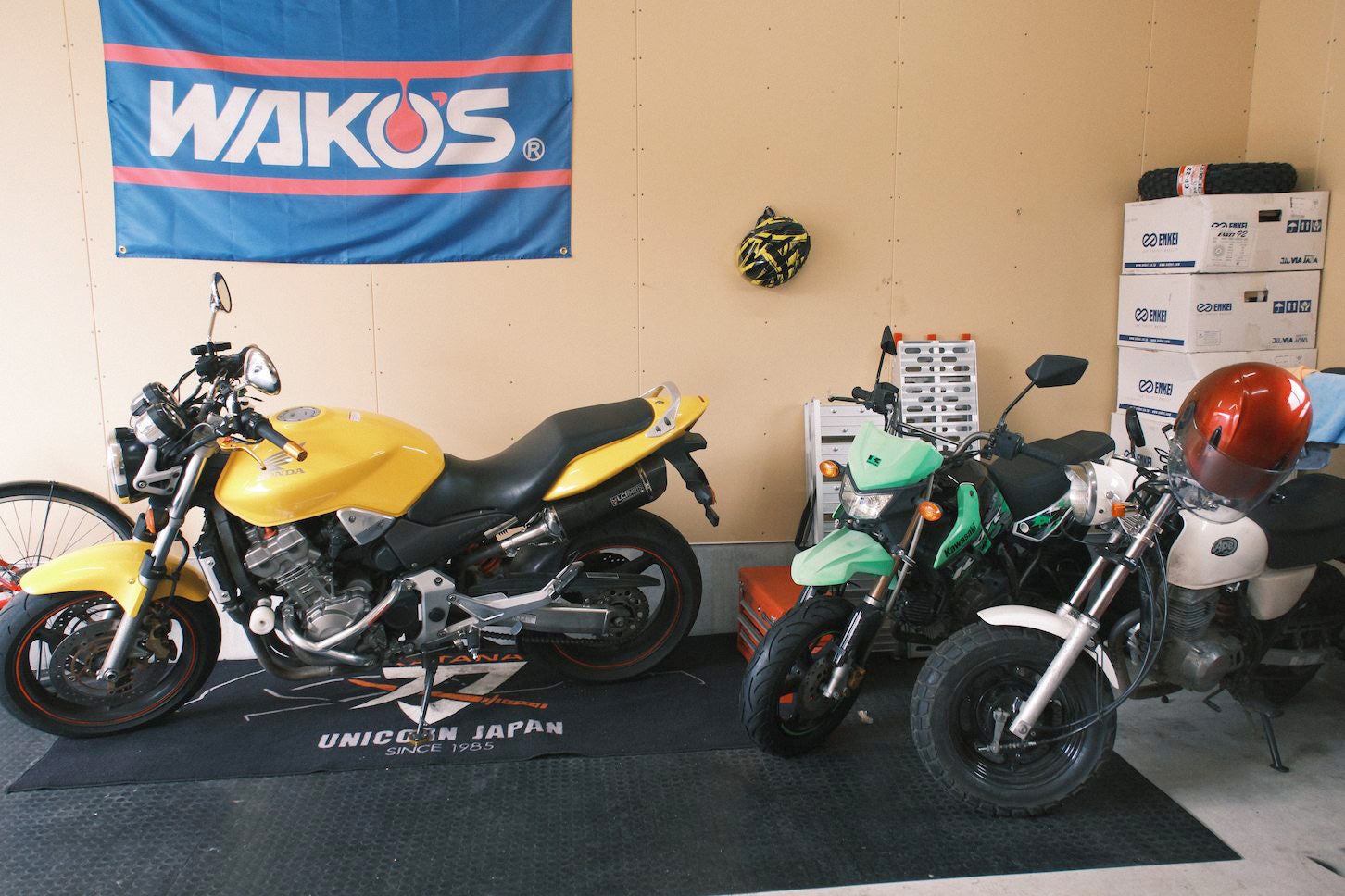 実家住まいのときにコンテナを借り、バイクを増やしたが、ガレージハウスでのクルマ2台＋バイク5台生活は大変なので、2輪はホンダCB900ホーネット、カワサキKSR110、ホンダ・エイプ50だけにした。