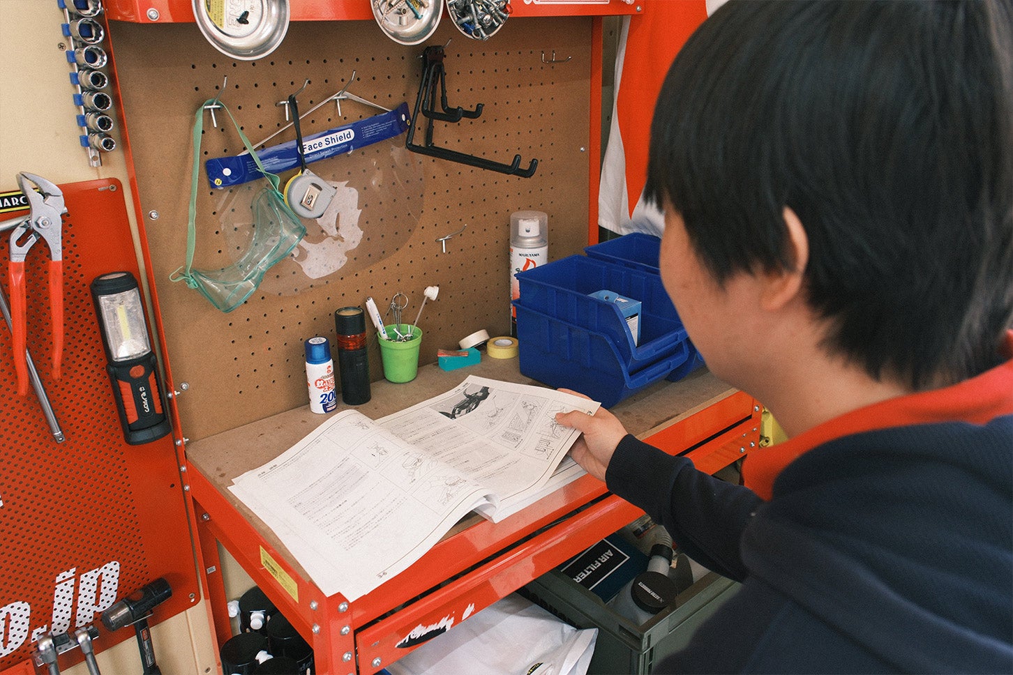 NRさんは仕事が自動車関連なので、ガレージ内に置いてある工具類は飾りではない。ここに入居する前は愛車にウマなどを積み、借りているコンテナまで行ってMR2イジリを楽しんでいたという。