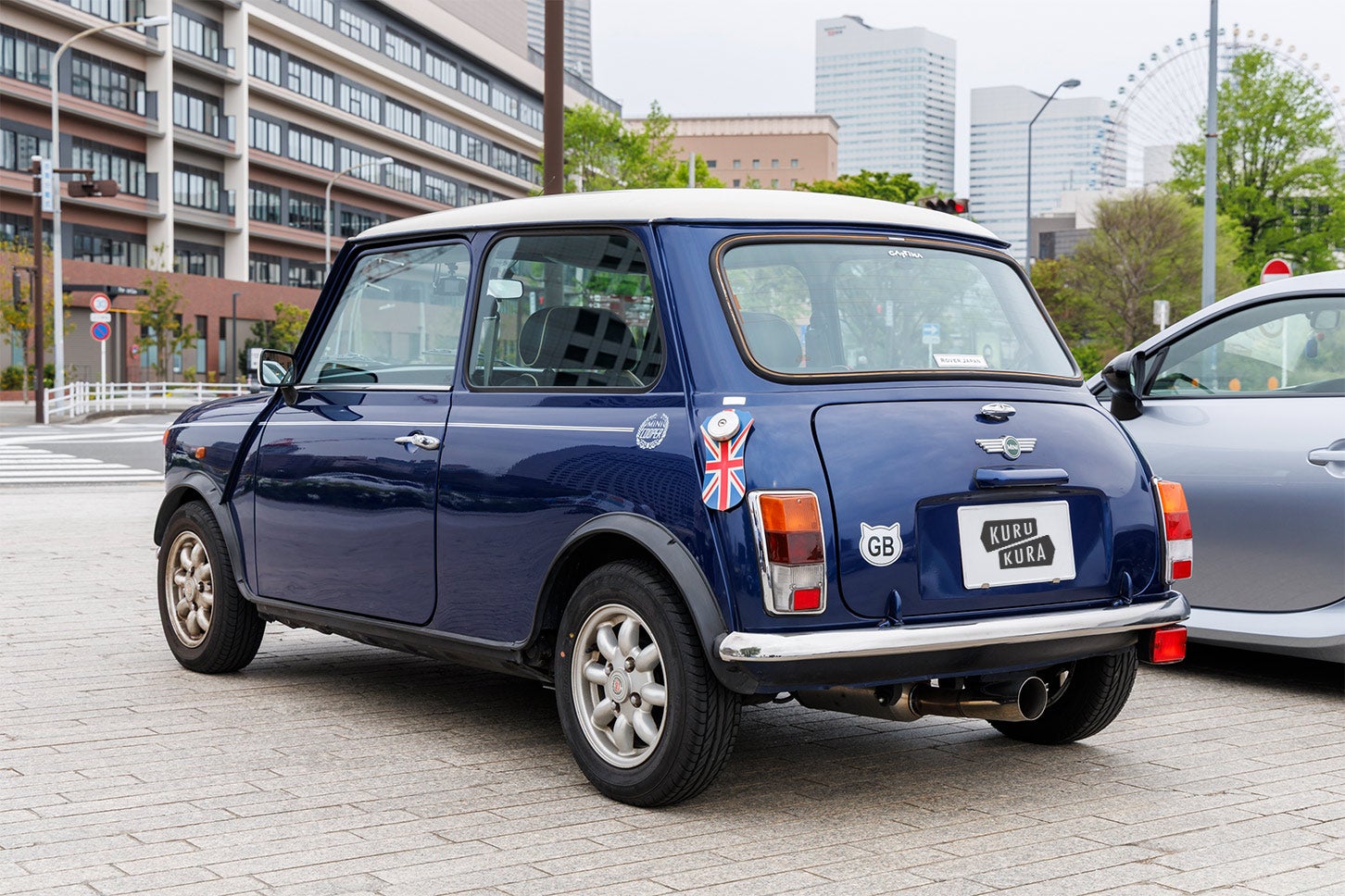 むーさんは、愛車を左後方のアングルから見るのがお気に入りとのこと。全長約3mというコンパクトなボディながら、しっかりとしたスタンスを感じさせるデザインは、まさに名車の証です。