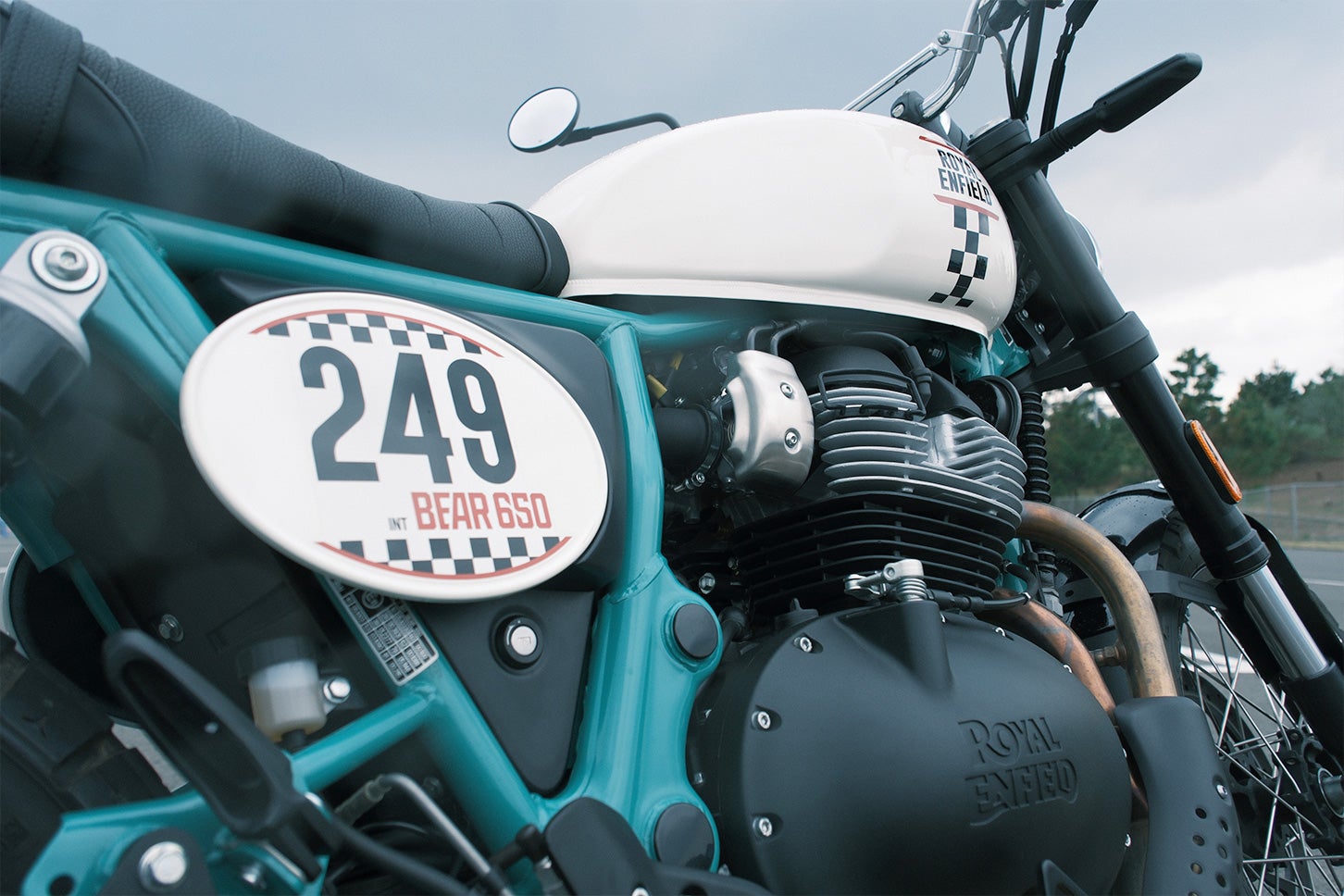 「249」は、1960年のビッグ・べア・ランを制したエディ・モルダーが当時付けていたレース用ナンバーだ。