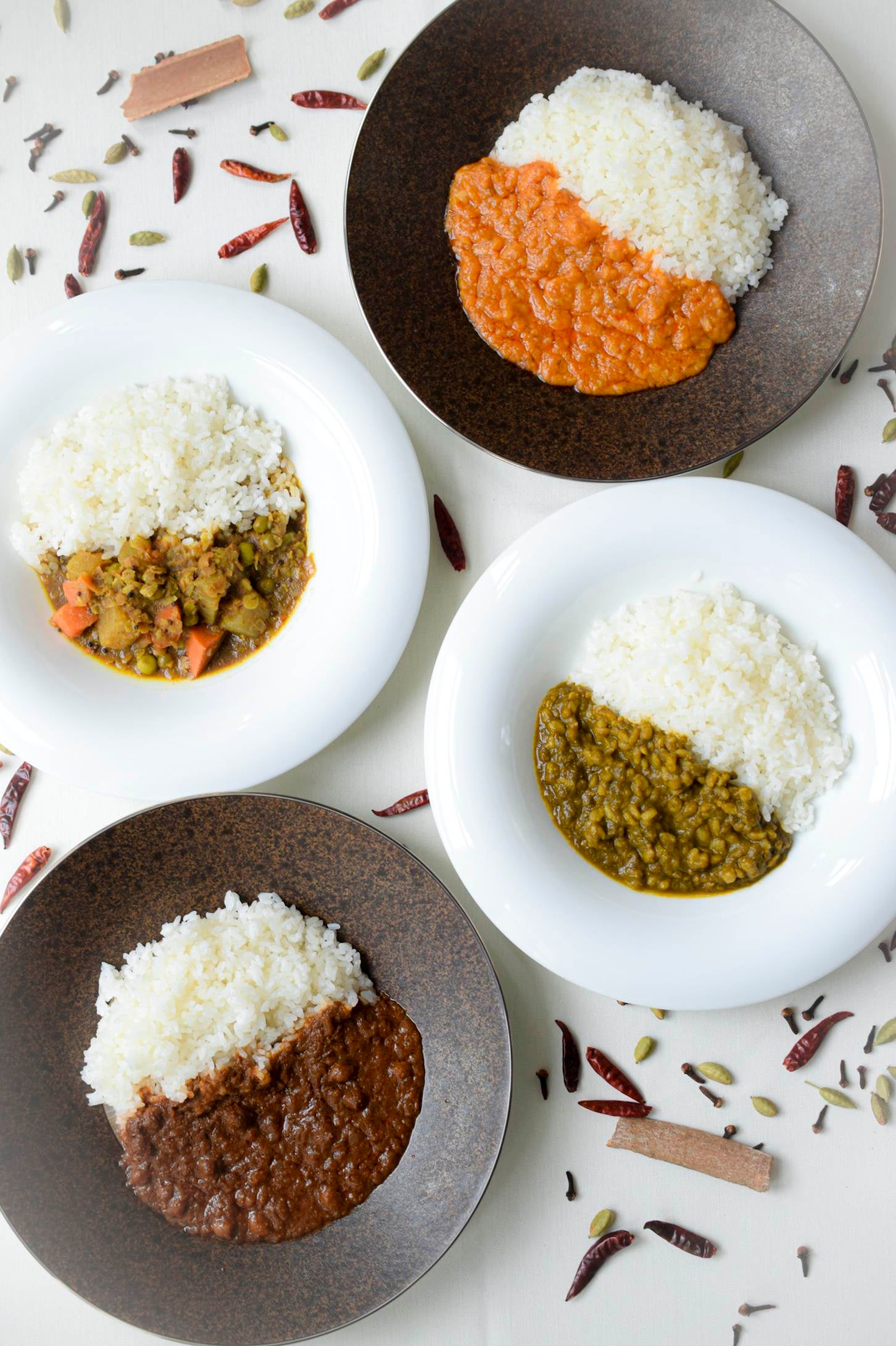 スズキ食堂 インドベジタリアンカレー4種の盛り付けイメージ