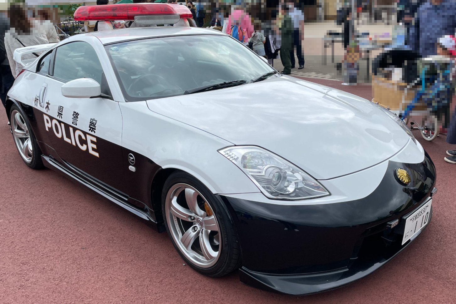 モビリティリゾートもてぎに展示された「フェアレディZ（Z33型）」のパトカー。