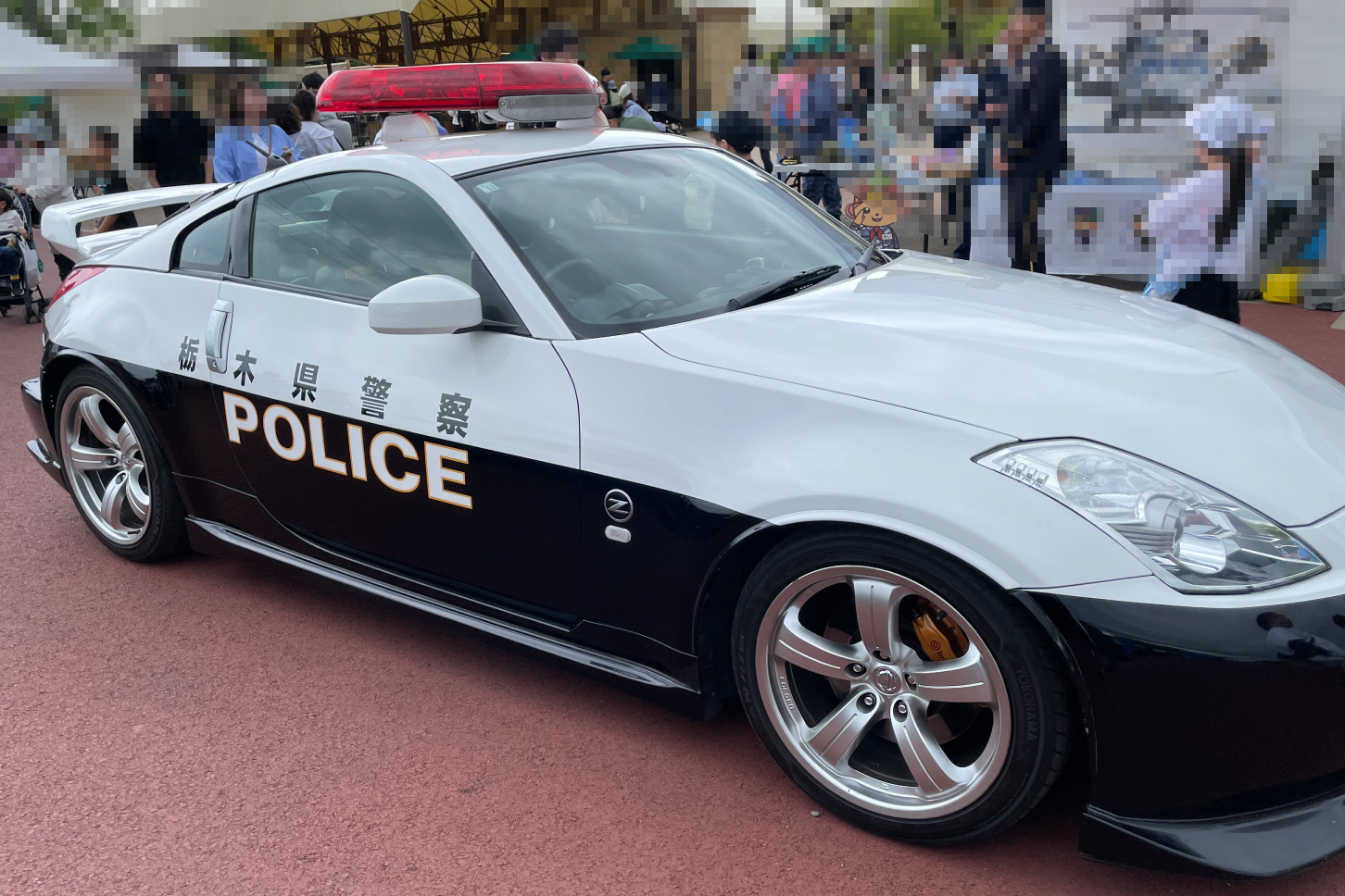 モビリティリゾートもてぎに展示された「フェアレディZ（Z33型）」のパトカー。