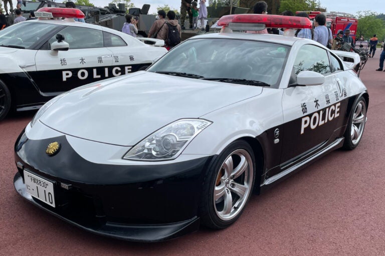 モビリティリゾートもてぎに展示された「フェアレディZ(Z33型)」のパトカー。