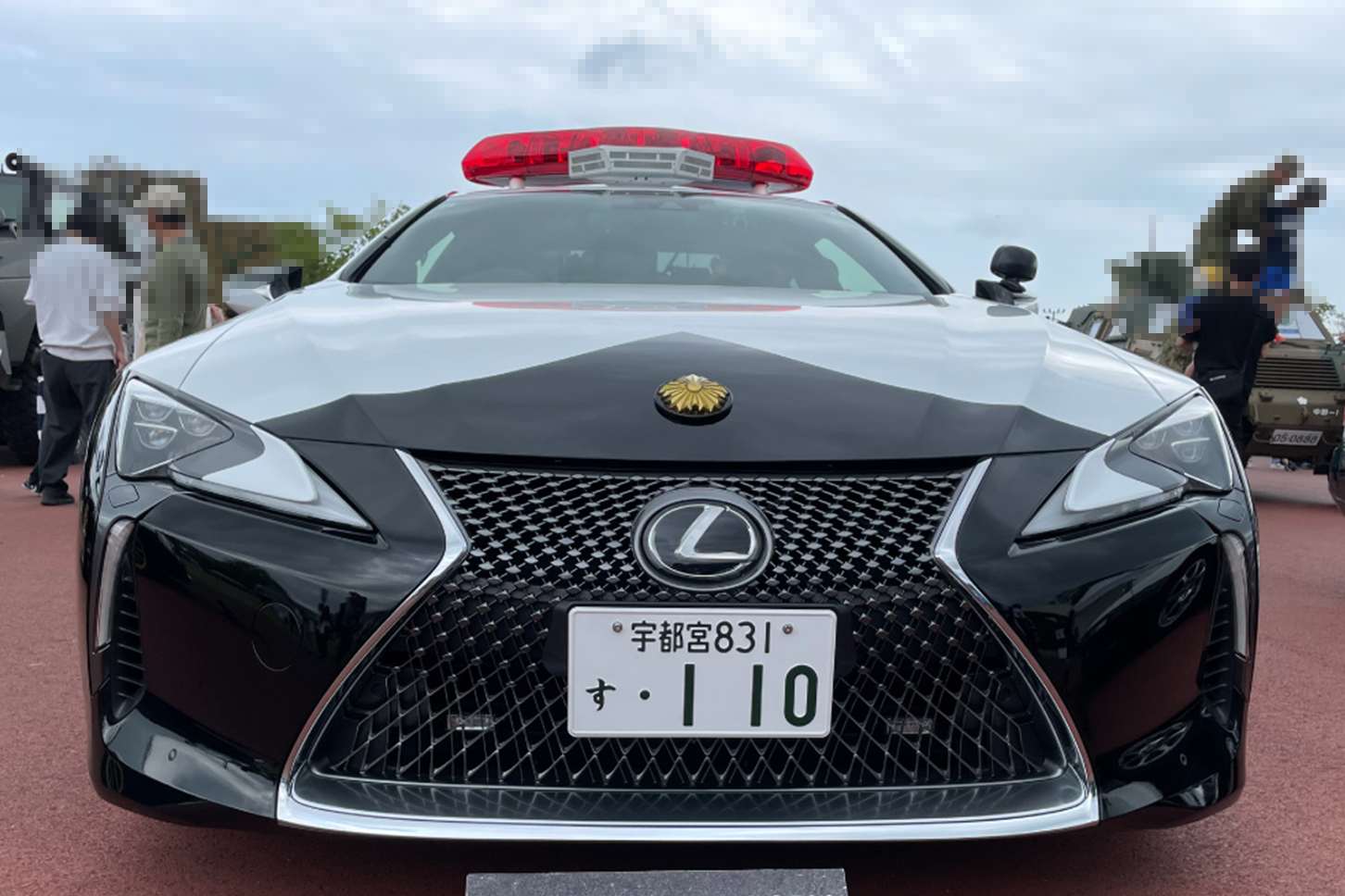 モビリティリゾートもてぎに展示された「レクサスLC500」パトカー。