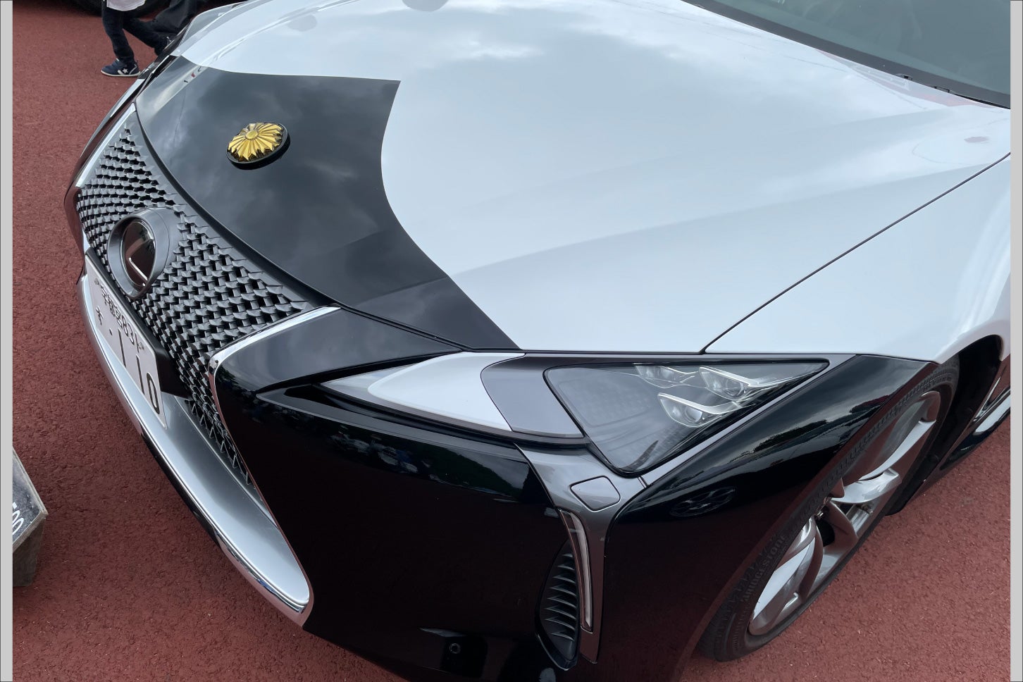 モビリティリゾートもてぎに展示された「レクサスLC500」パトカー。