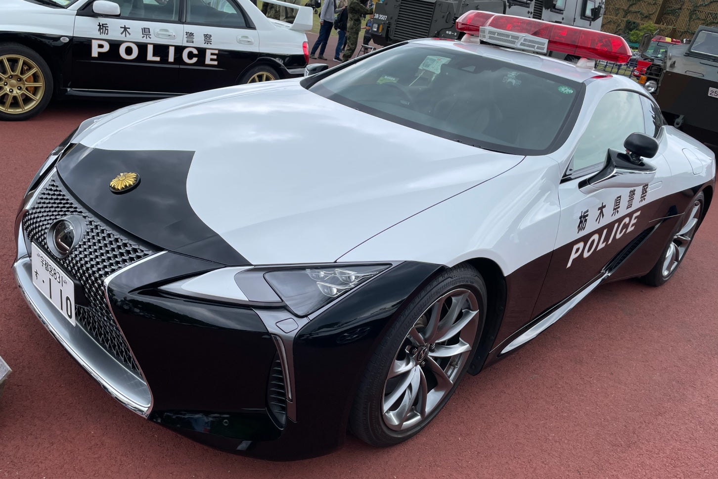 モビリティリゾートもてぎに展示された「レクサスLC500」パトカー。