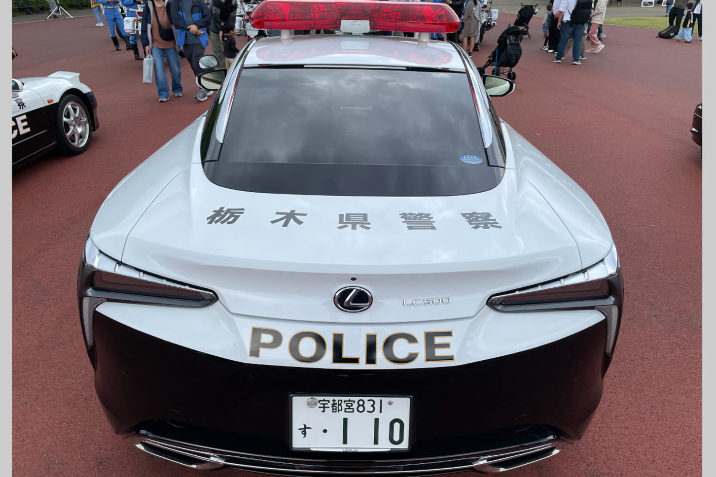モビリティリゾートもてぎに展示された「レクサスLC500」パトカー。